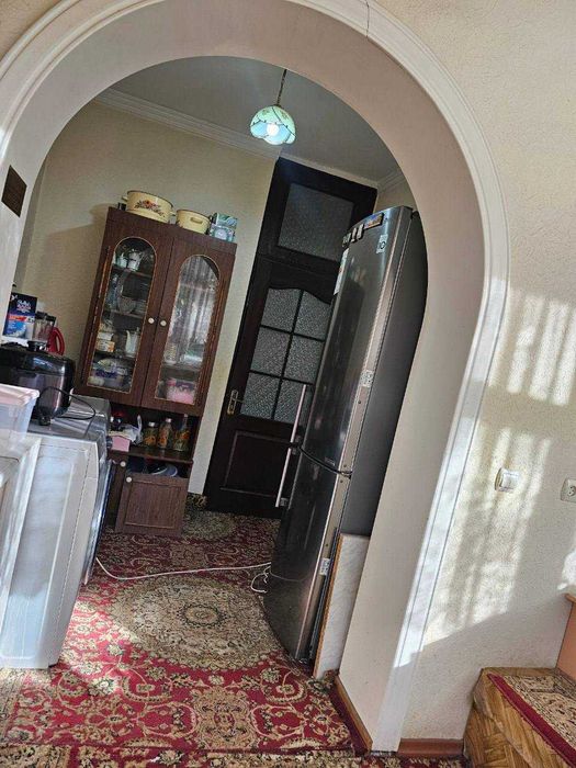 Юнусабад 3-комнатная квартира, 2 этаж, до метро/школы/дет. сада 5 мин.