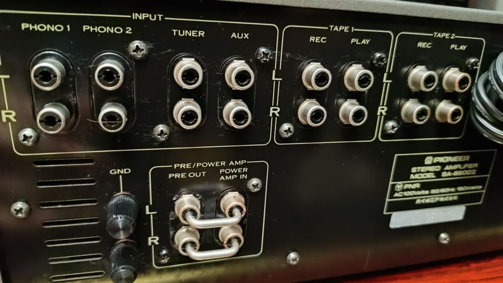 Усилитель в очень хорошем состоянии.