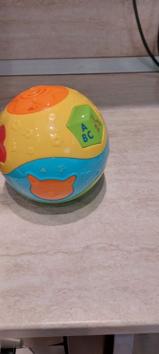 Детски  играчки.Едната е музикална.