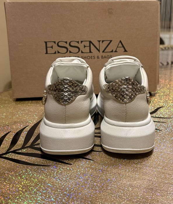 Adidasi essenza  pret 650 negociabil