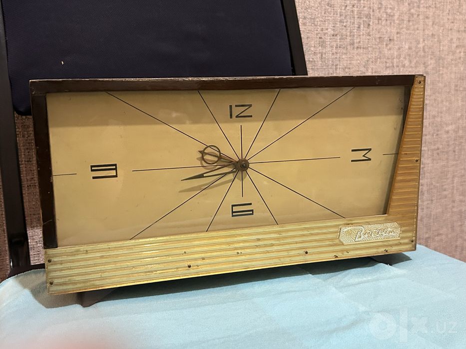 Винтажные настольные часы «Весна» СССР (Mid-Century, рабочие)