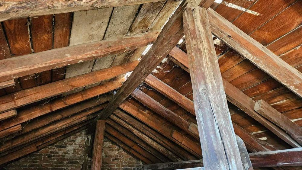 Дървени греди от съществуващ навес 12/12