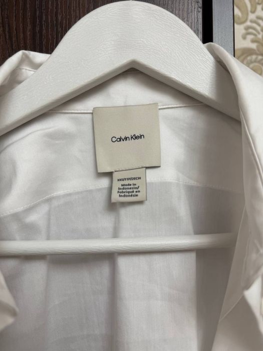Белая рубашка от Calvin Klein