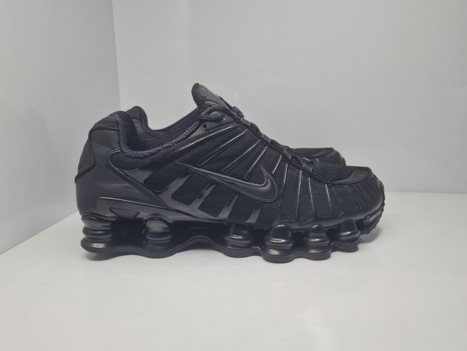 Маратонки Nike Shox TL

Носени малко. В отлично състояние.

Размер 43 стелка 28 см. (Умалени 27.5 см.)

Цена 75 евро.