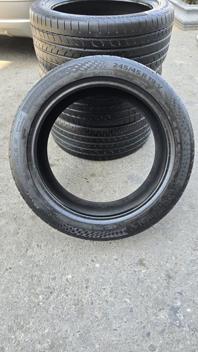 245/45/R19 continental