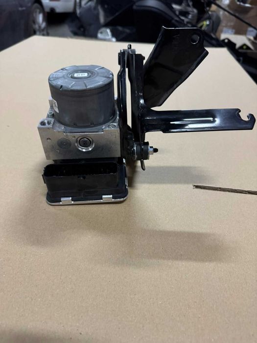 Mazda Cx-30 ABS Модул за управление на помпата DGJ1 43 7A0