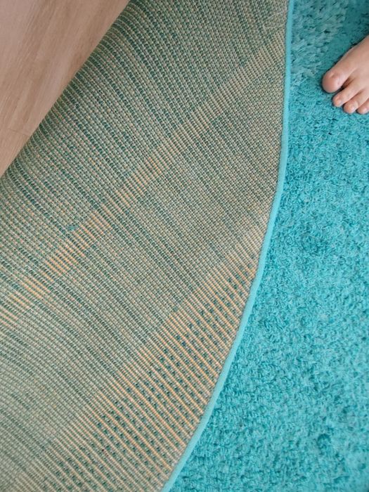 Продам голубой овальный ковер!