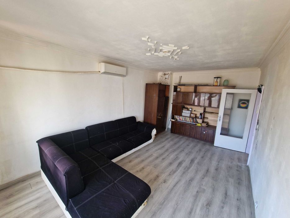 Апартамент с 4 самостоятелни стаи за продажба – кв. Струмско