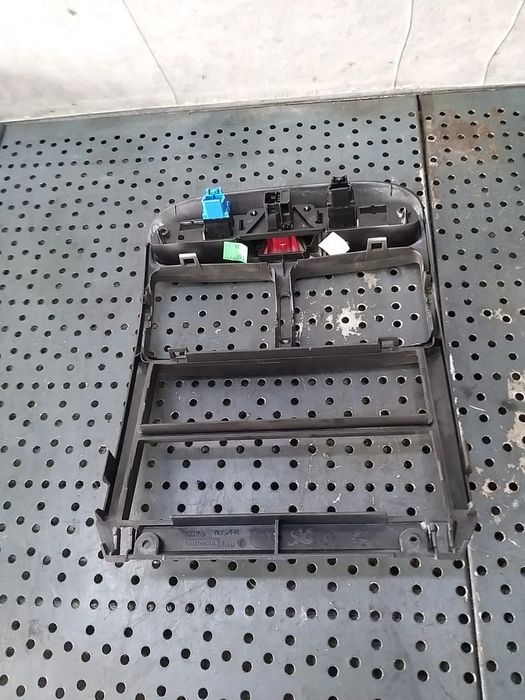 Ornament rama consola centrala cu butoane peugeot 307 9634505077
