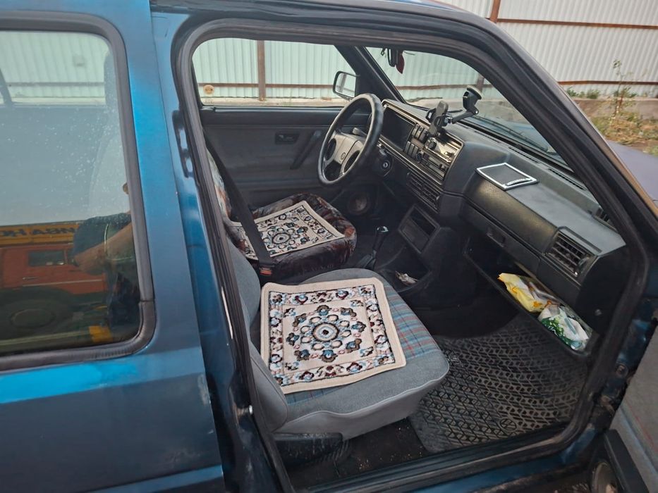 Продаётся автомобиль Гольф-2, 1992