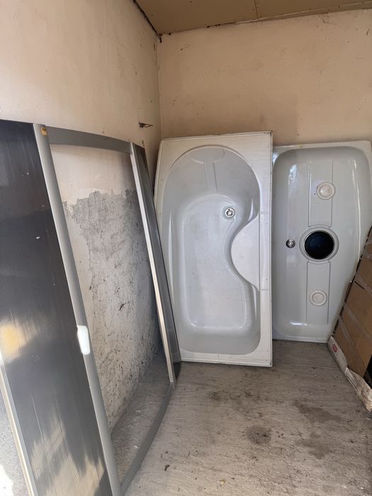 Cada cu duş de sticl