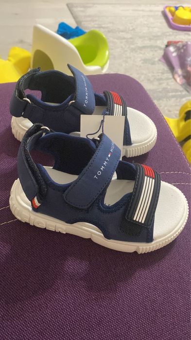 Продам сандалики Tommy Hilfiger