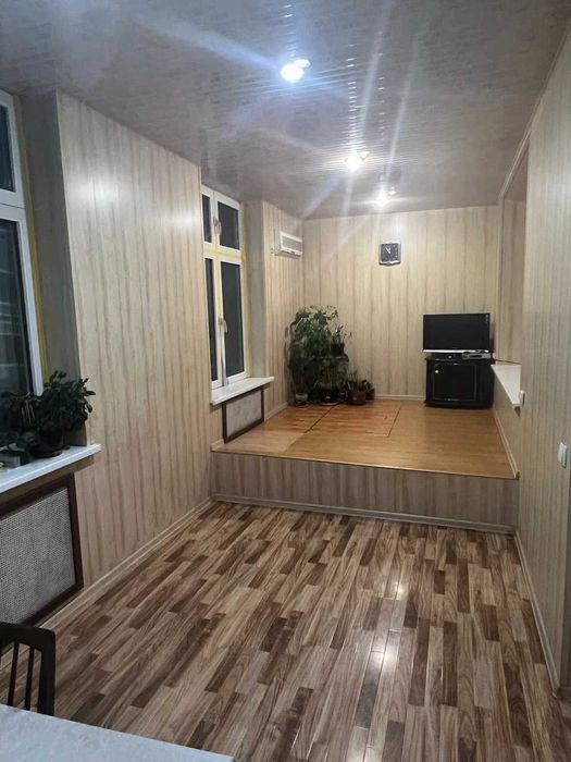 Продаётся, своя 3/5/5, 103м² на Садык-Азимова. Есть лифт.