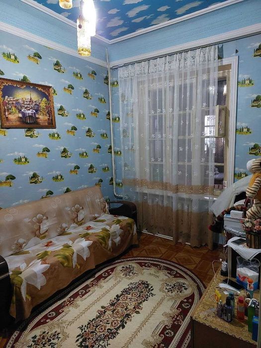 Продается 3-х комнатная в центре Чирчика