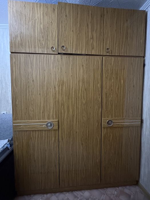 Отдам даром шкаф!