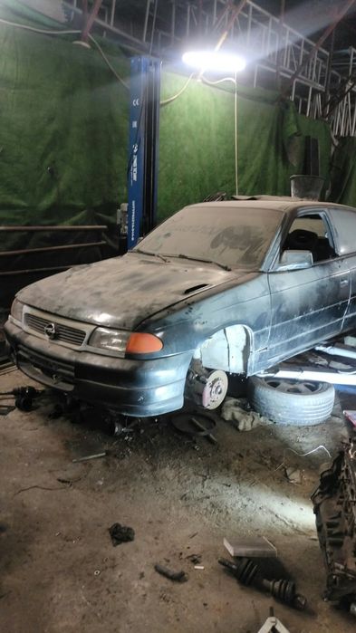 Продам машину по запчастям всё есть