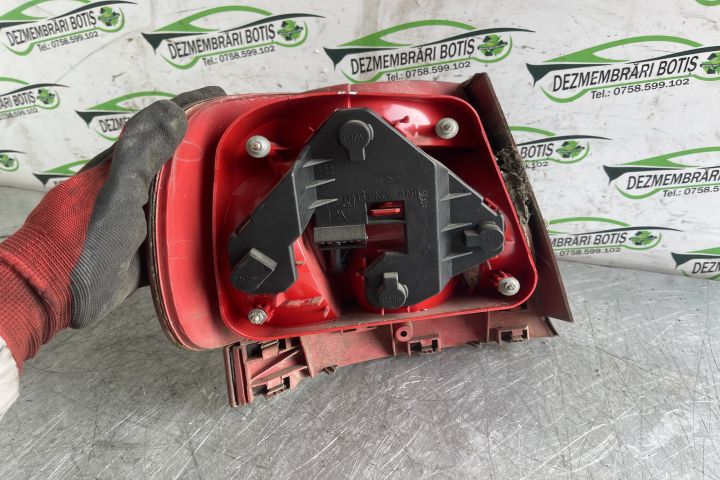 Lampa / Tripla stop dreapta pe aripa Audi A4 B5