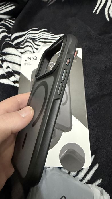 Nou Husa  iphone 17 pro Premium Uniq Veren Hybrid Negru Mat