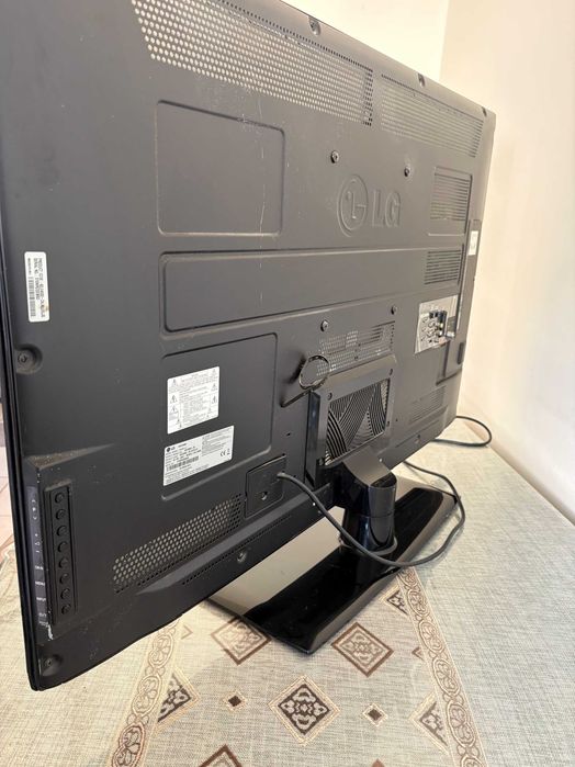 Vând televizor LG 42LE4500, cu ecran de 42 inch (107 cm).