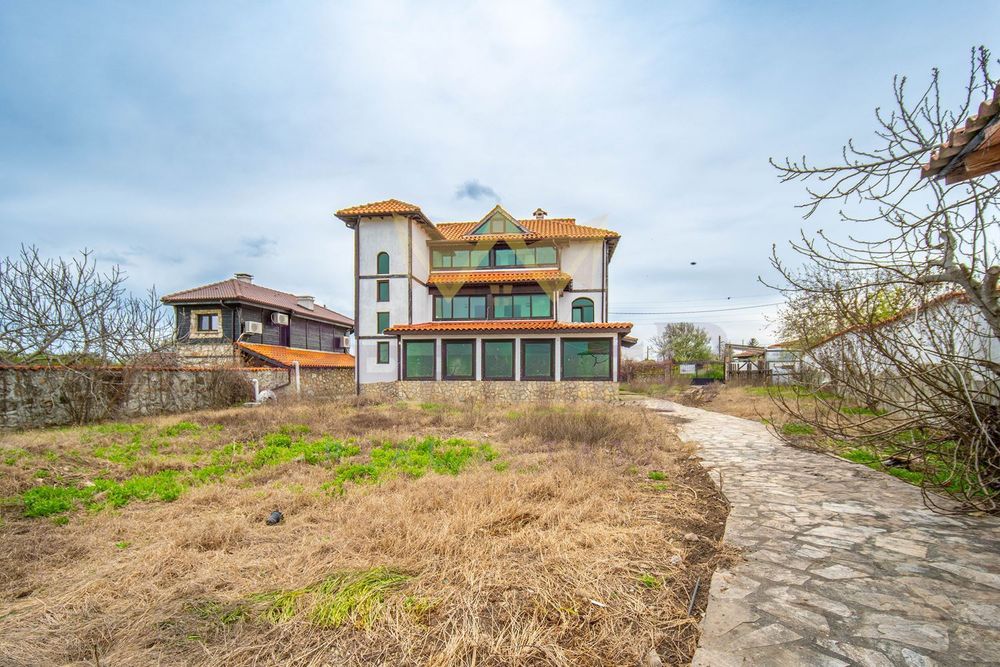 Къща в Добрич, област-с.Тюленово площ 328 цена 199000