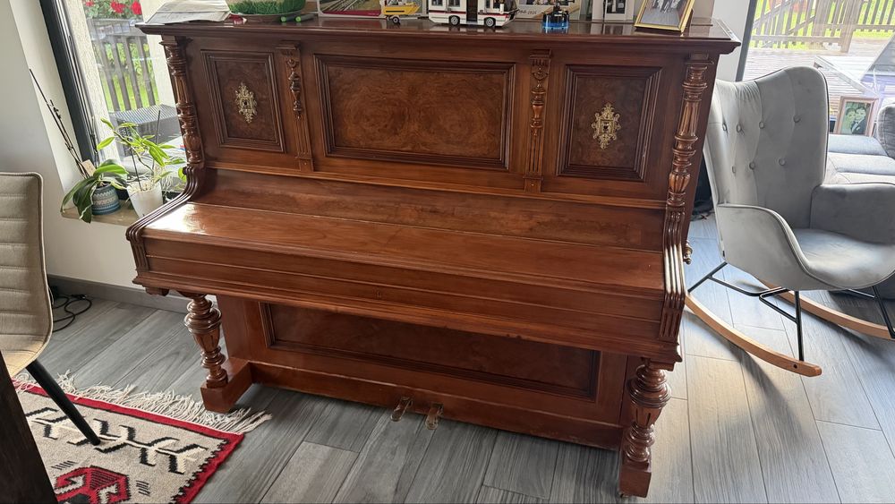Vand pianina complet reconditionata !