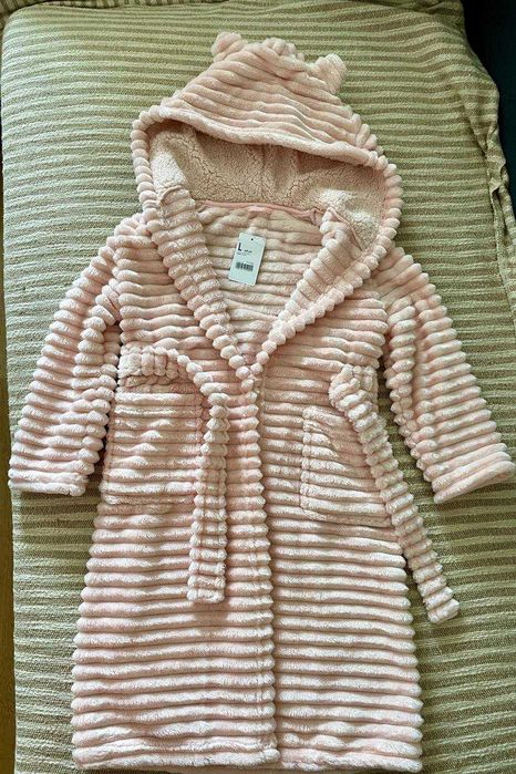 Продаю новые халаты Mothercare для девочки на 6-8