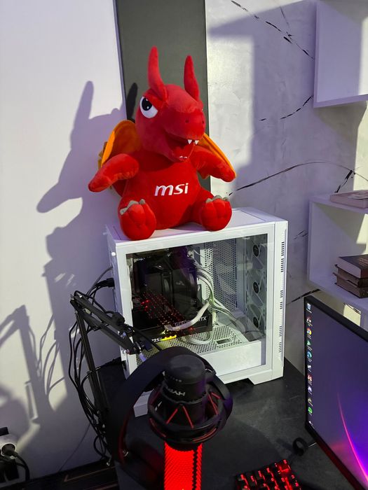 НОВ геймърски компютър RTX 5060ti 8GB, AMD Ryzen 5 9600x, 32GB RAM