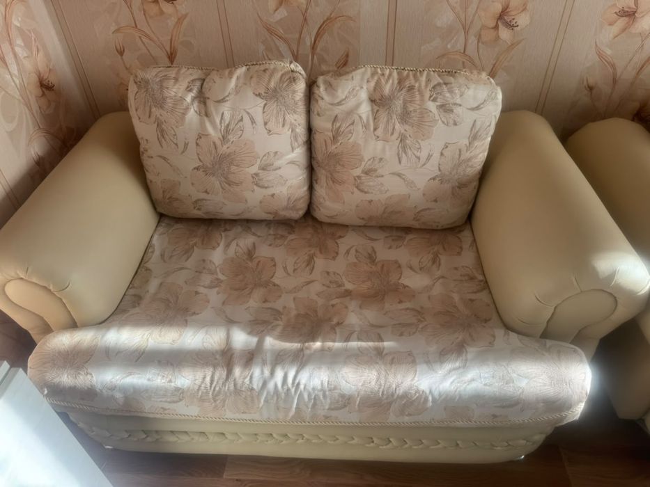Продам 2  дивана
