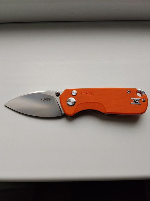 Нож для чистки овощей и фруктов.