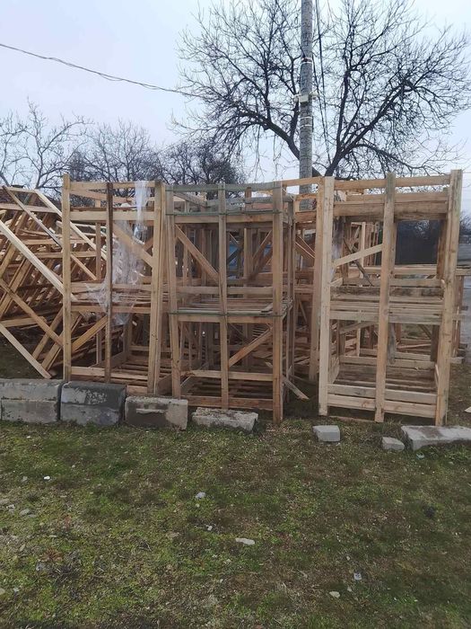 Стилажи дървени.