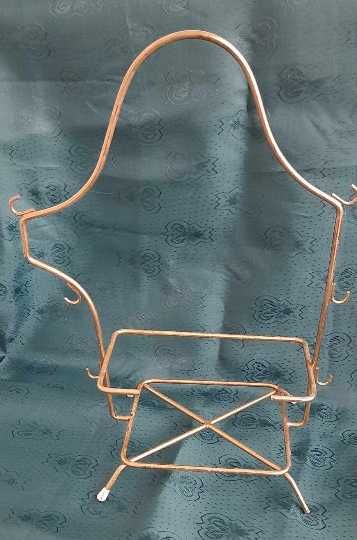 Френска сувенирна бутилка с мини чашки и троен сет от костен порцелан