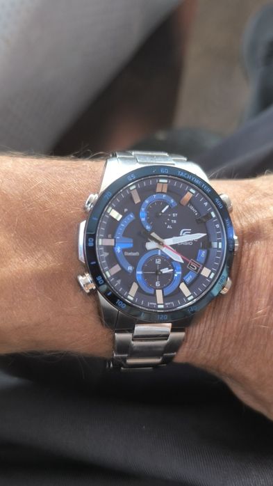 Часы Casio Edifice в отличном состоянии.