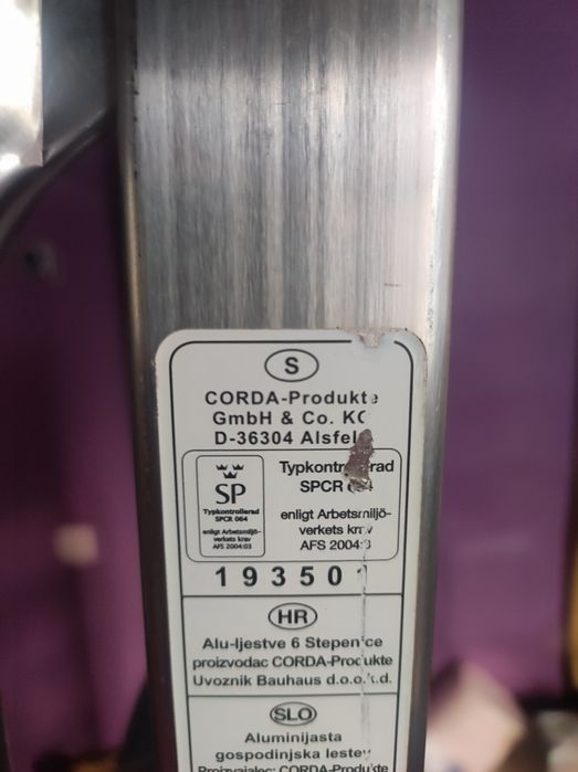 Стълба алуминиева 6 стъпалала.НОВА.Тежи5.2 кг.