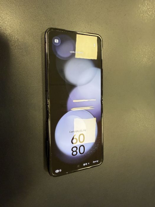 Samsung Z Flip 5 stare aproape noua