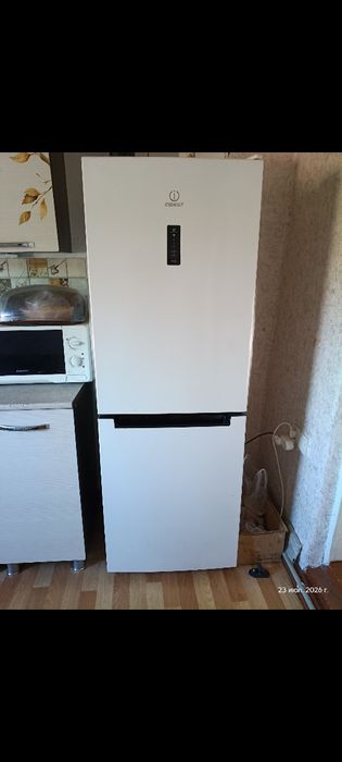 Продам холодильник практически новый
