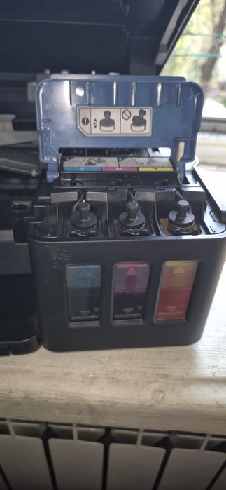 Продам цветной принтер сканер