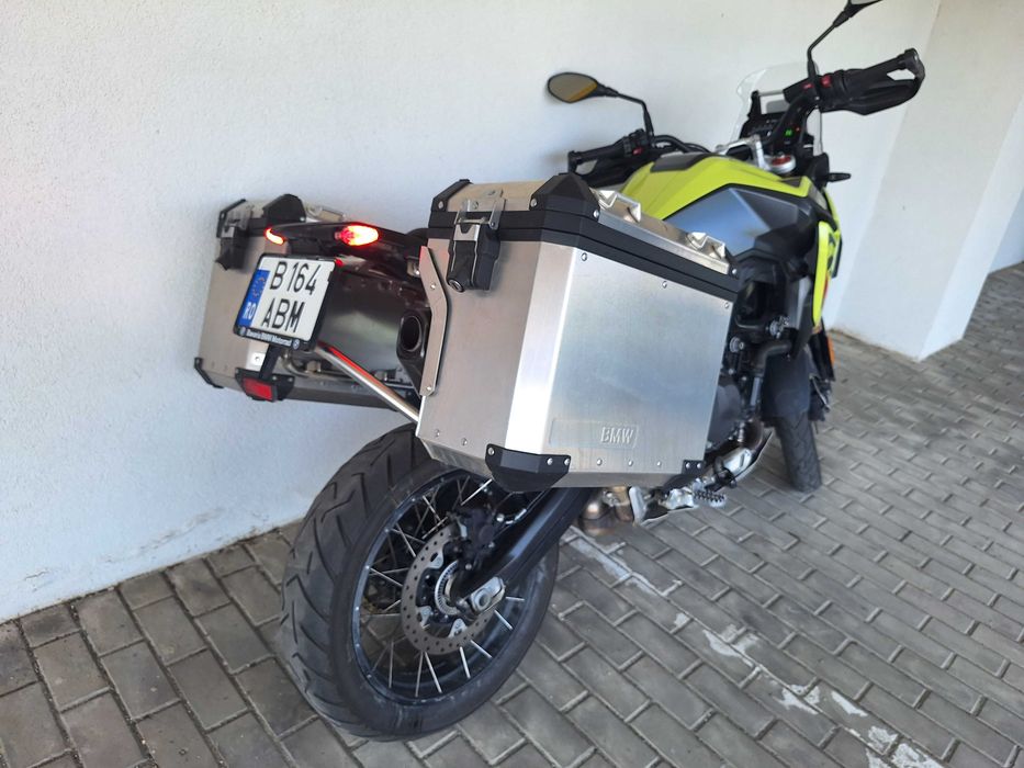 Motoyard vinde BMW F900GS cu doar 11399