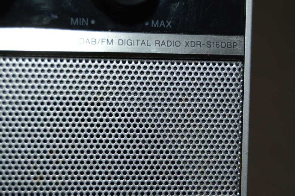Radio Digital SONY XDR-S16DBP – DAB/DAB+/FM – Design Retro din Lemn