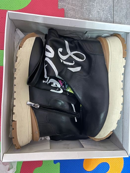 Дамски кожени чизми с рисунки