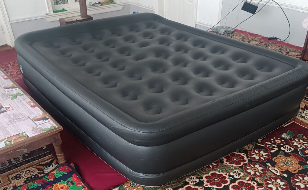 Naduvnoy divan sotiladi. 2 kishilik 1 oy ishlangan xolati yangi.