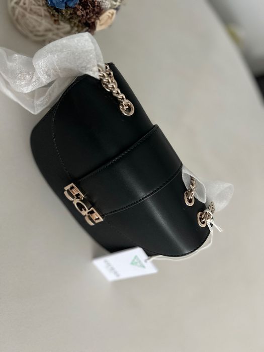 Guess нова оригинална чанта с дълга дръжка