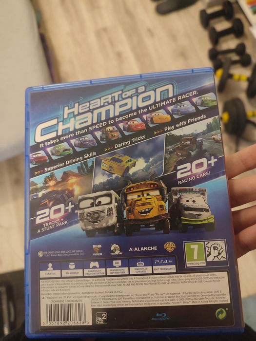 Vând joc PS4 Cars:driven to  win din anul 2017