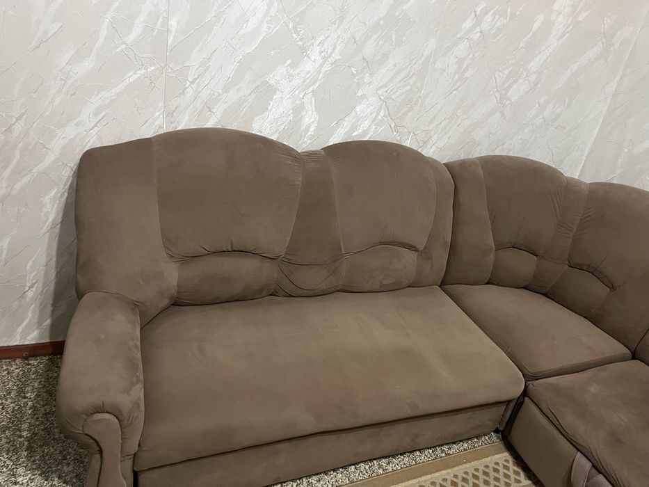 Угловой диван для гостинной