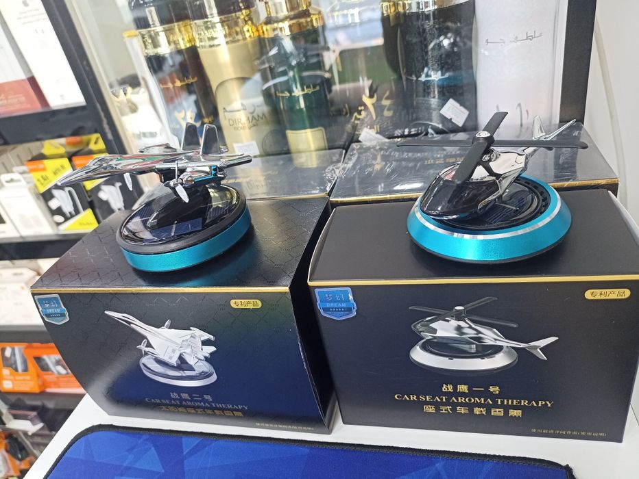 Moshina VA office lar uchun suviner yoruqlik bir joyda parraklari ayla