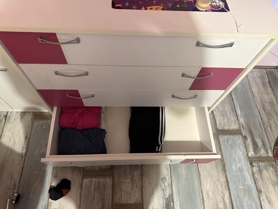 Se vinde Monilier camera fete