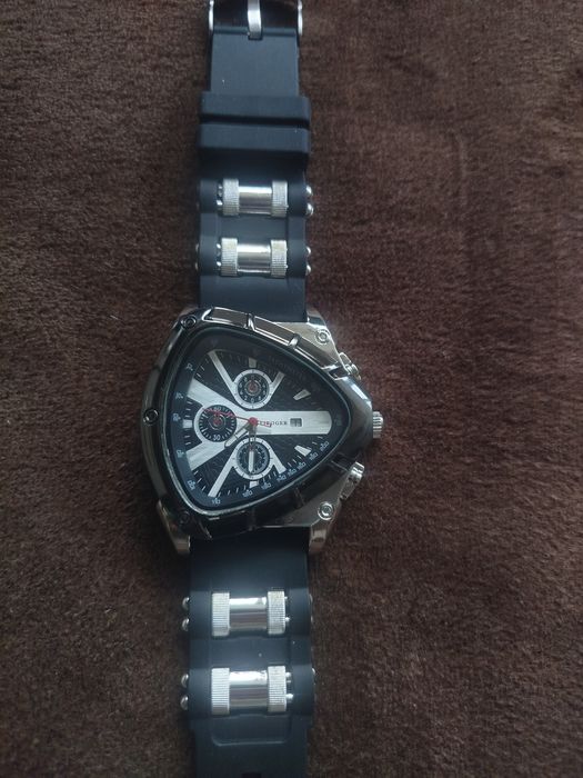 Чисто нов часовник