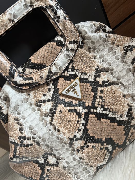 Нова чанта GUESS