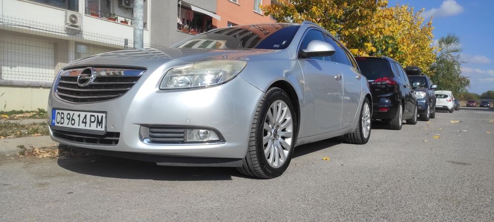 Продавам Опел Инсигния 2010 година