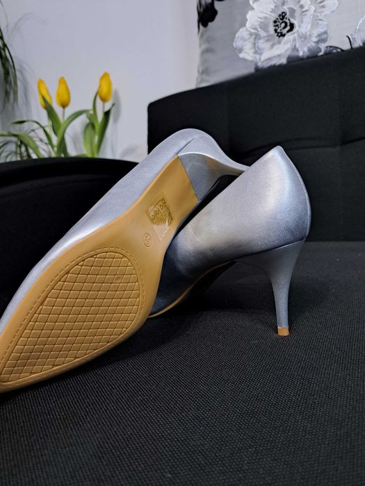 Pantofi eleganti