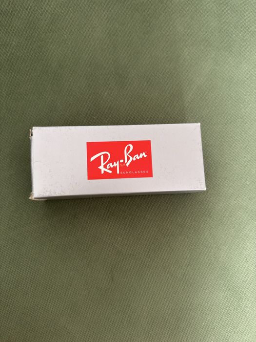 Солнцезащитные очки Ray Ban